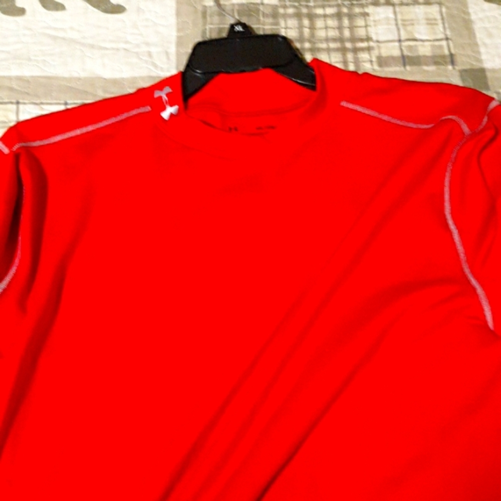 Long sleeve under armour shirt